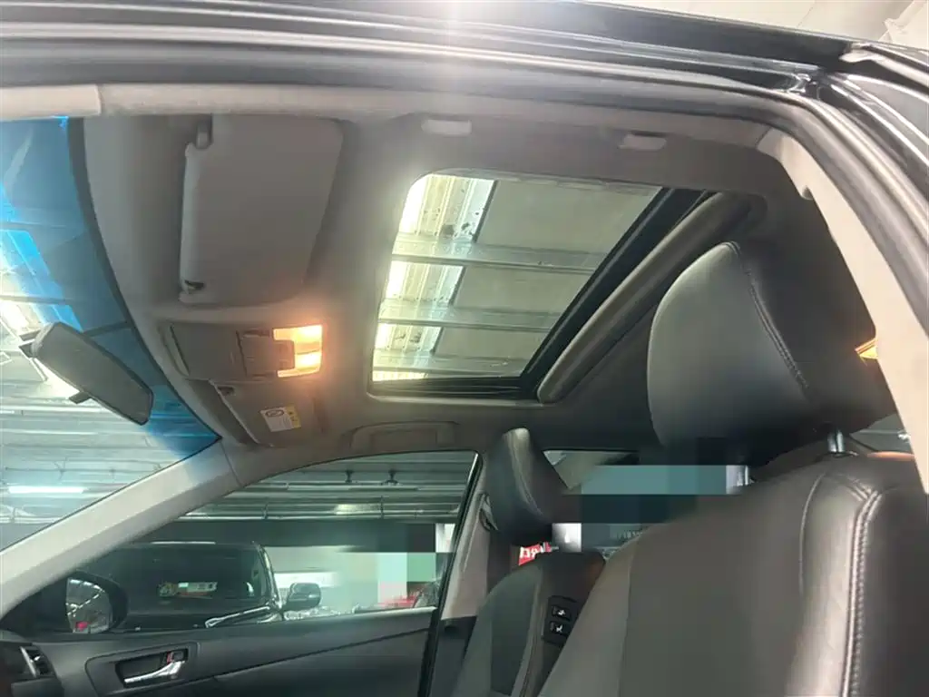 Toyota Camry 2015 2.0G Leading Edition фото 15