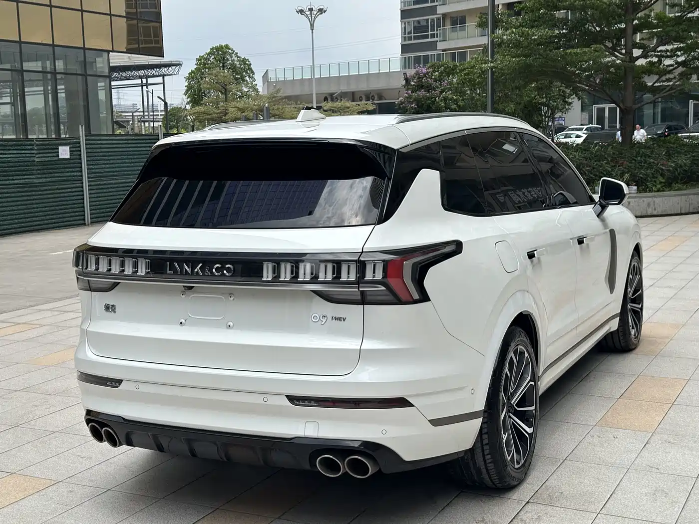 Lynk & Co 09 EM-P 2021 2.0T PHEV Ultra 6-seater фото 20