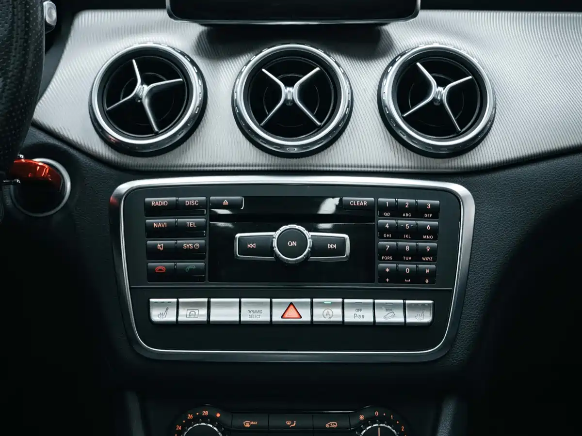 Mercedes-Benz GLA 2015 GLA 220 4MATIC Fashion Edition фото 23