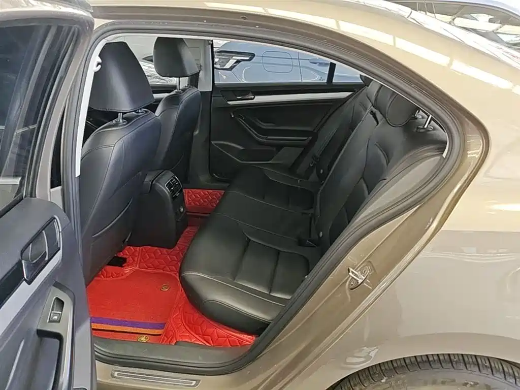 Volkswagen Sagitar 2018 1.6L Automatic Comfort фото 17