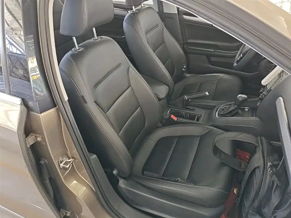 Volkswagen Sagitar 2018 1.6L Automatic Comfort фото 25