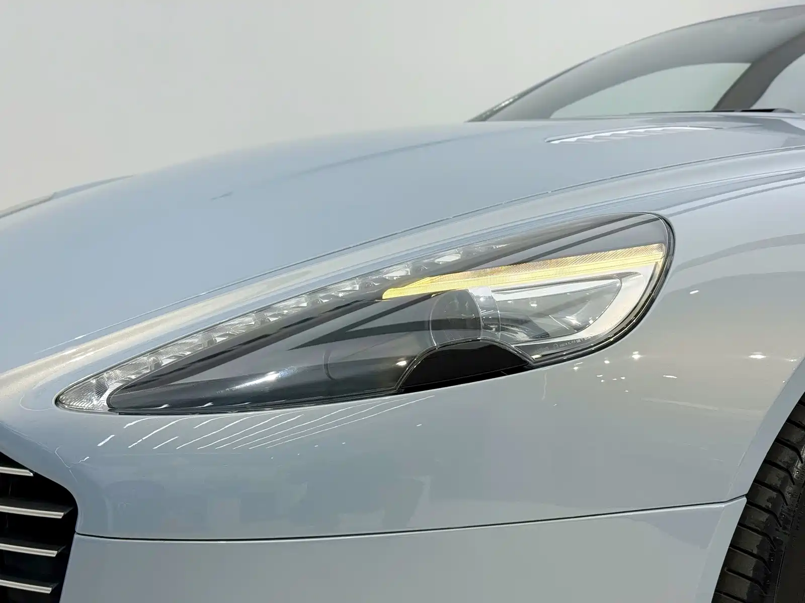 Фото 6 - Aston Martin Rapide