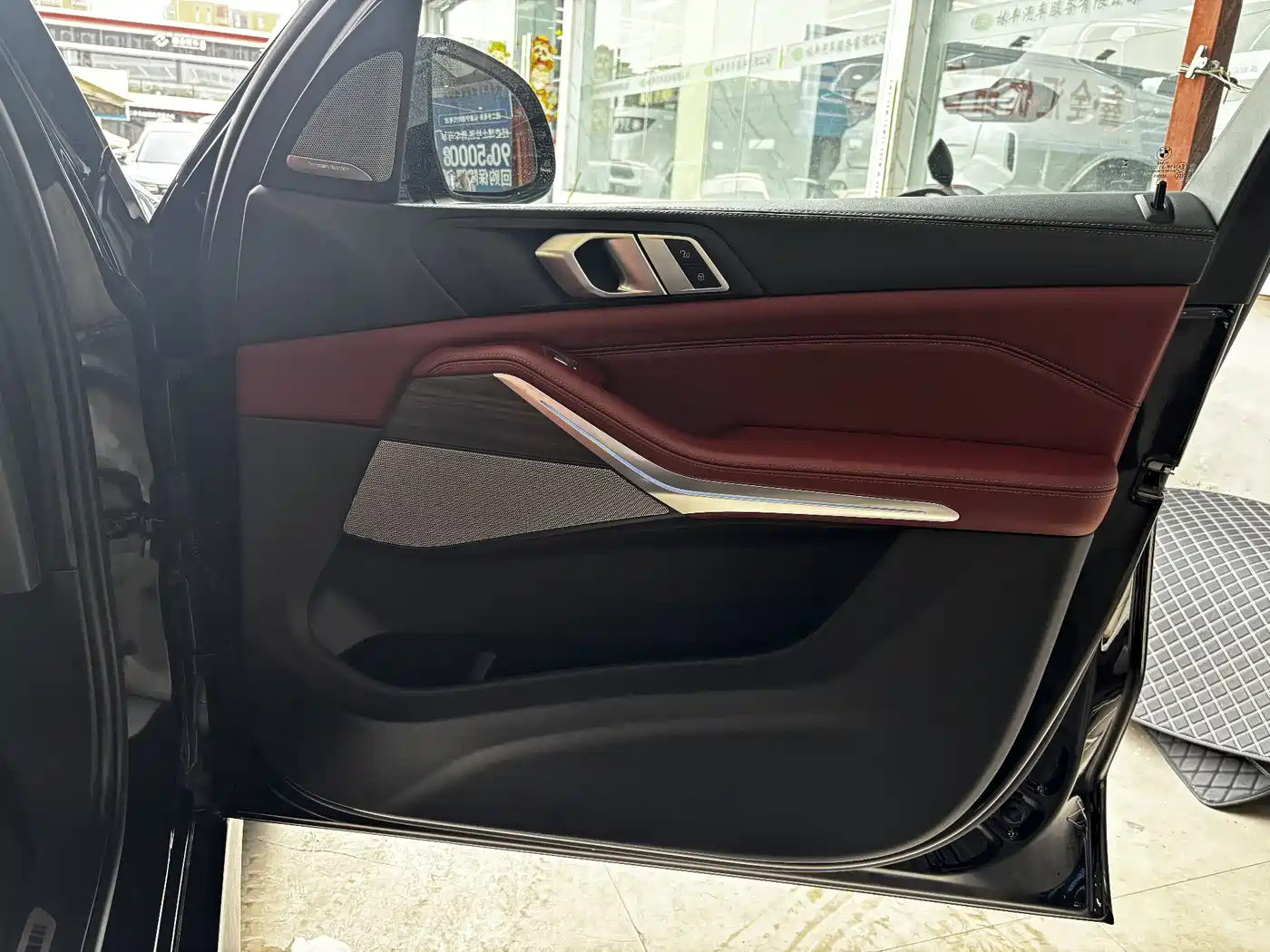 BMW X5 2025 Model xDrive 40Li M Sport Blackout Package фото 28