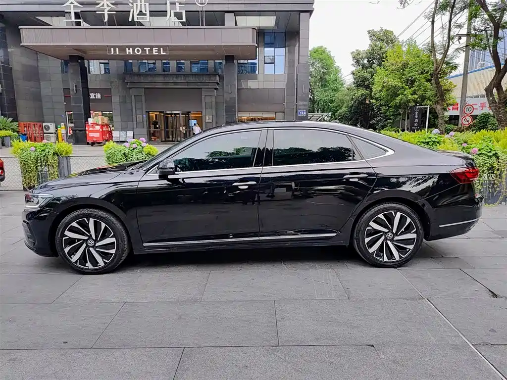Volkswagen Passat 2022 330TSI Elite Edition фото 3