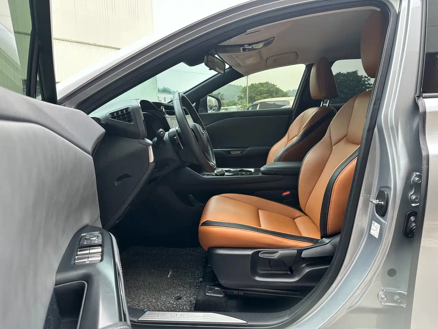 Lexus RZ 2023 450e 4WD Expedition Edition фото 7