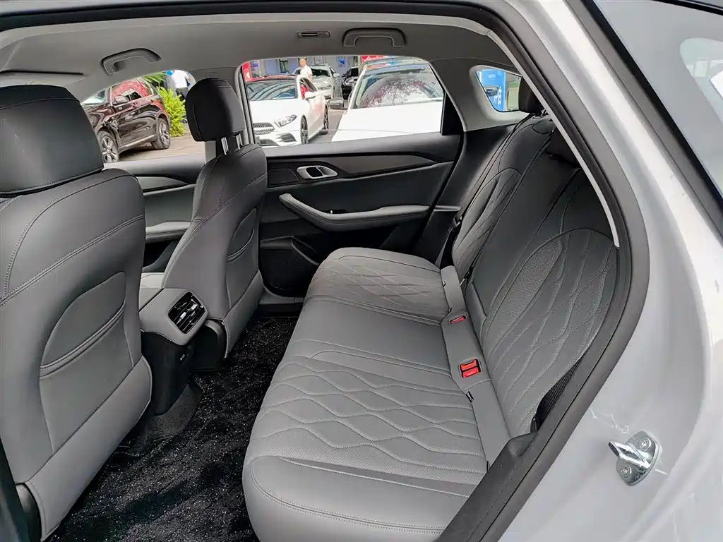 Geely Galaxy Galaxy A7 2025 EM-i 70km Luxury Edition фото 8