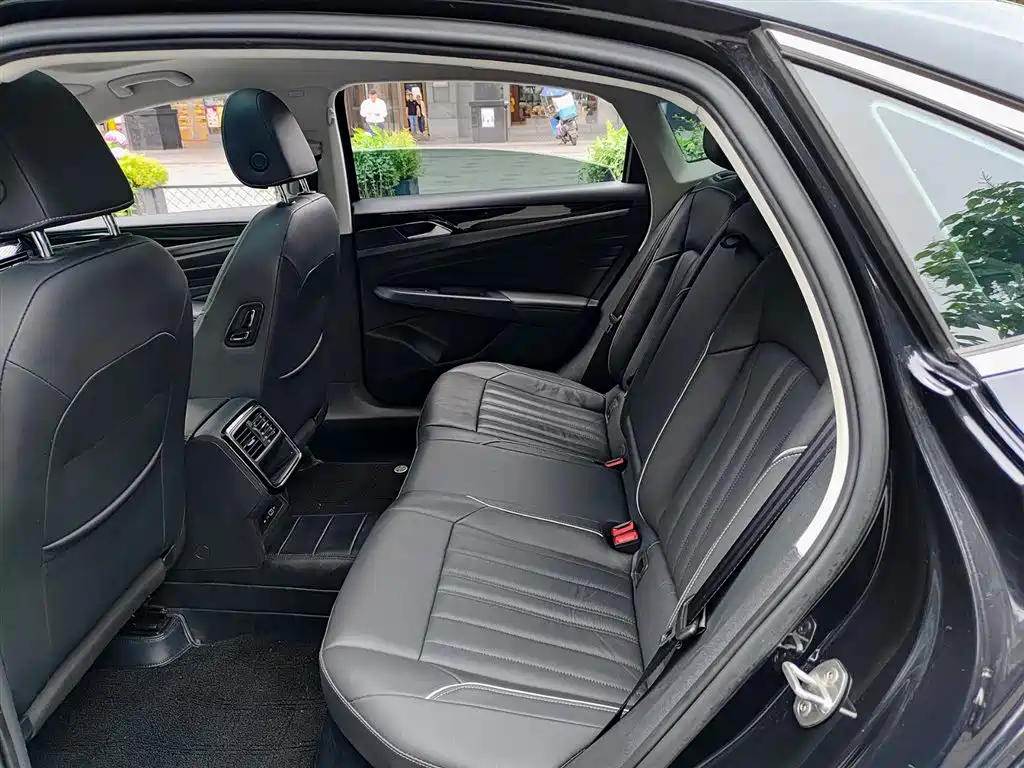 Volkswagen Passat 2022 330TSI Elite Edition фото 8