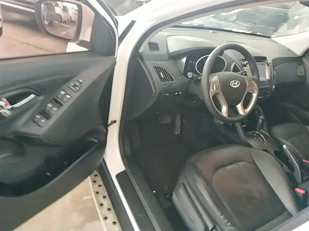 Hyundai Beijing Hyundai ix35 2015 2.0L Automatic 2WD Smart Type China IV фото 16