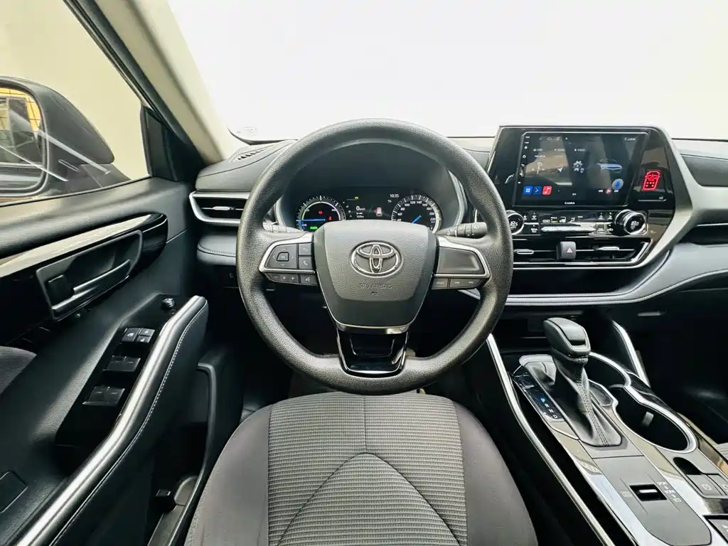 Фото 13 - Toyota Highlander