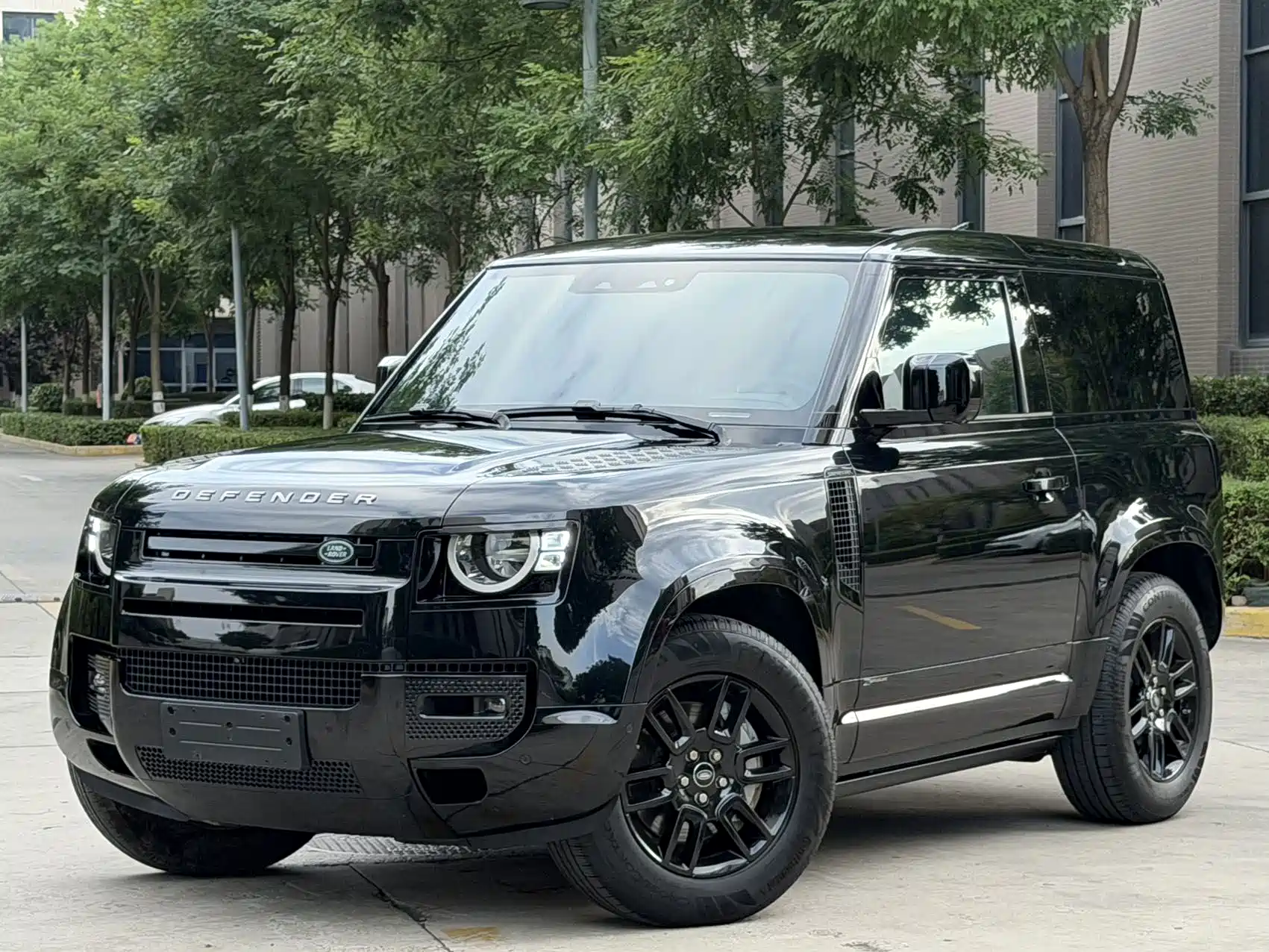 Фото 1 - Land Rover Defender