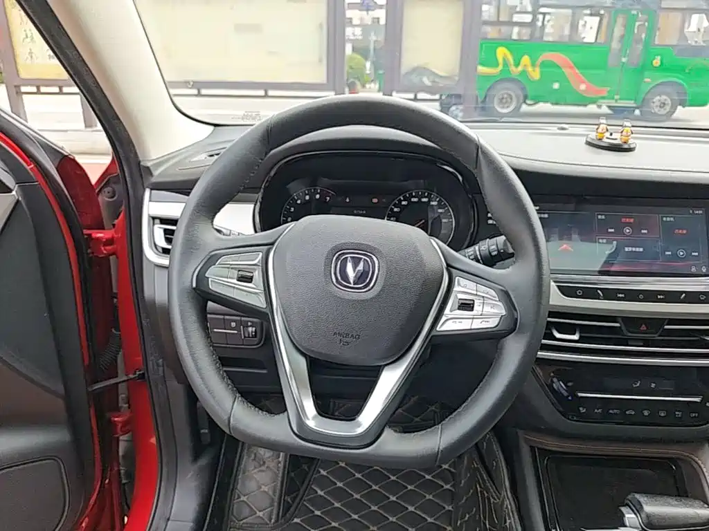 Фото 11 - Changan CS35 PLUS