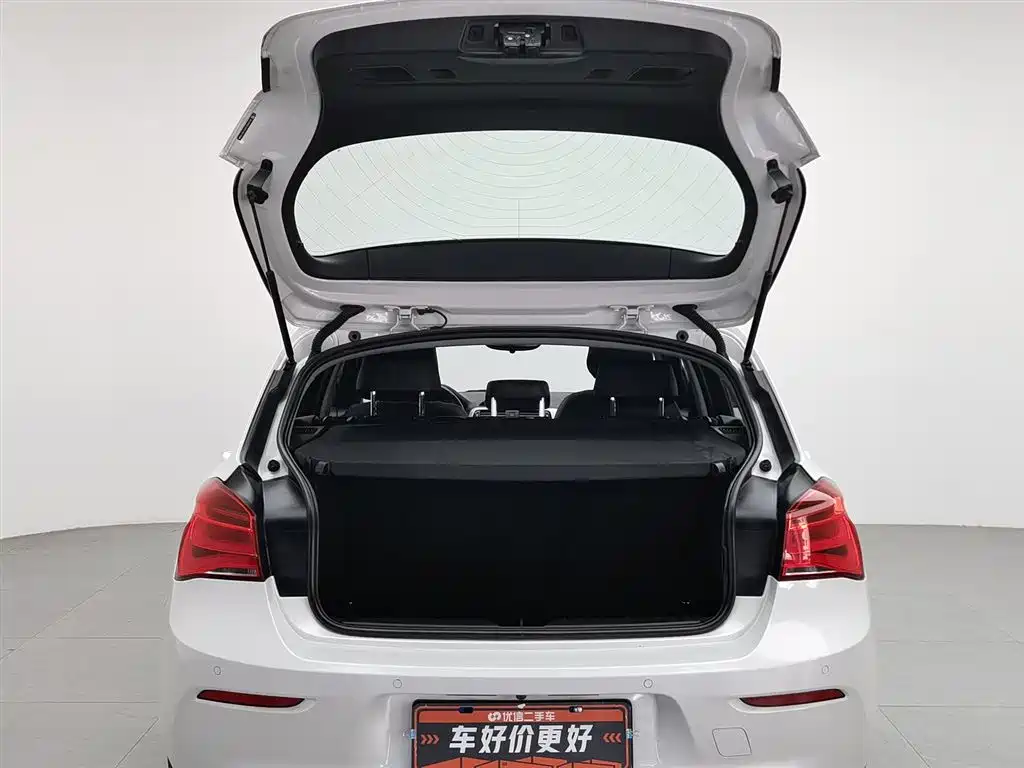 BMW 1 Series (Import) 2018 118i Leading фото 16