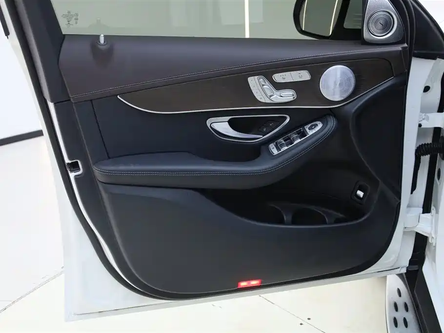 Mercedes-Benz GLC 2022 Facelift GLC 300 L 4MATIC Dynamic Collector's Edition фото 17