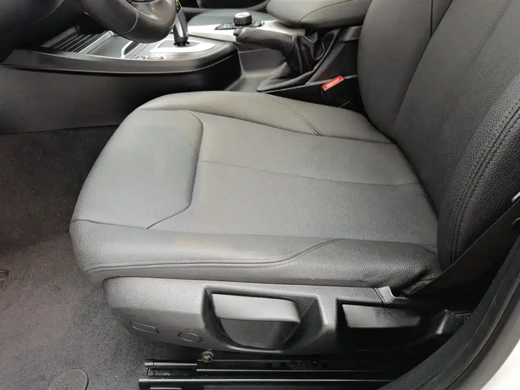 BMW 1 Series (Import) 2018 118i Leading фото 20