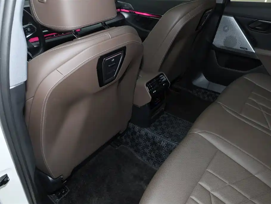 BMW 5 Series 2024 530Li Leading M Sport Package фото 17