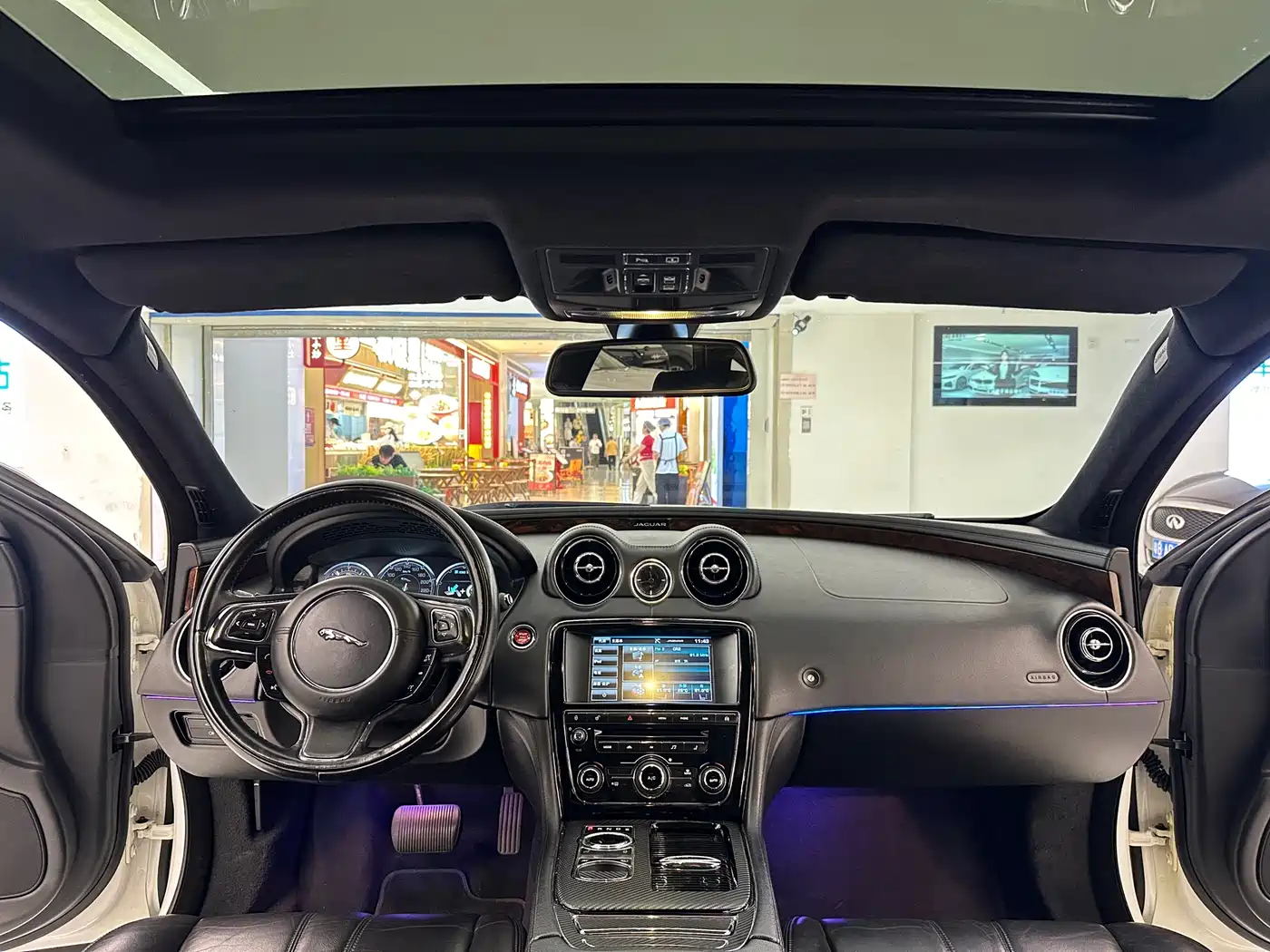 Jaguar XJ 2015 XJL 3.0 SC 2WD Panorama Business Edition фото 21