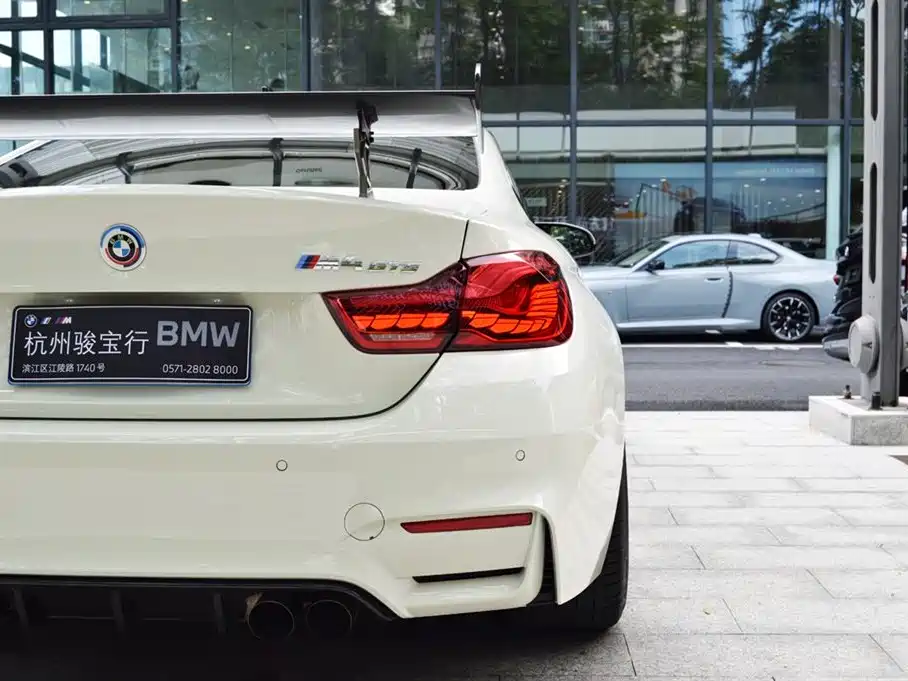 Photo 5 - BMW M4