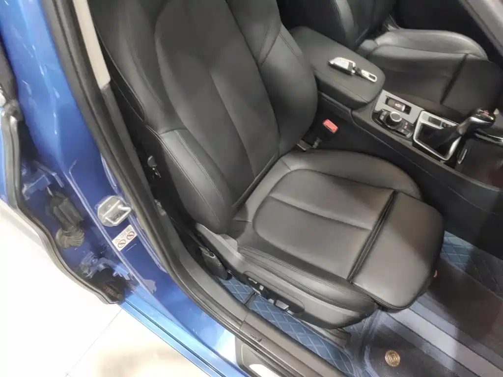 BMW 1 Series 2018 118i Sport Edition фото 25