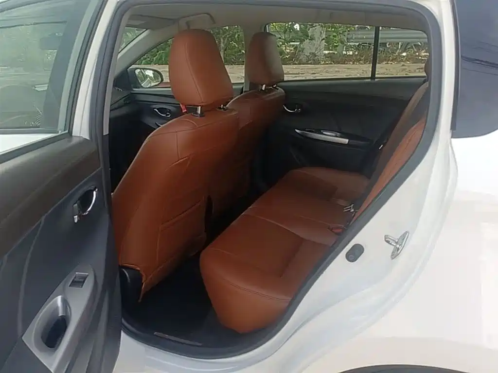 Toyota YARiS L Zhi Xuan 2015 1.5E Auto Charming Edition фото 17