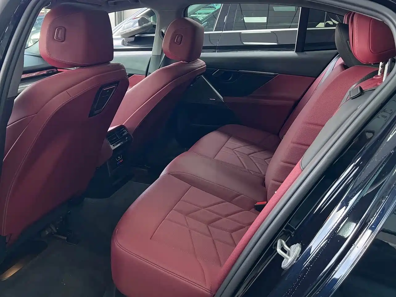 BMW 5 Series 2024 530Li Leading M Sport Package фото 6