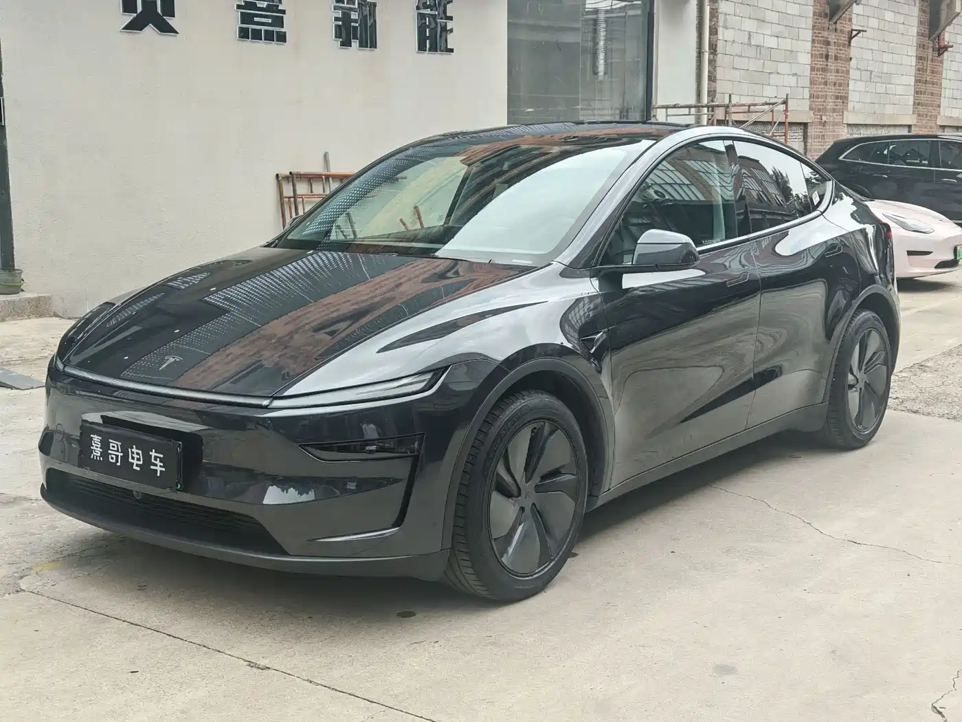 Tesla Model Y 2025 Long Range All-Wheel Drive