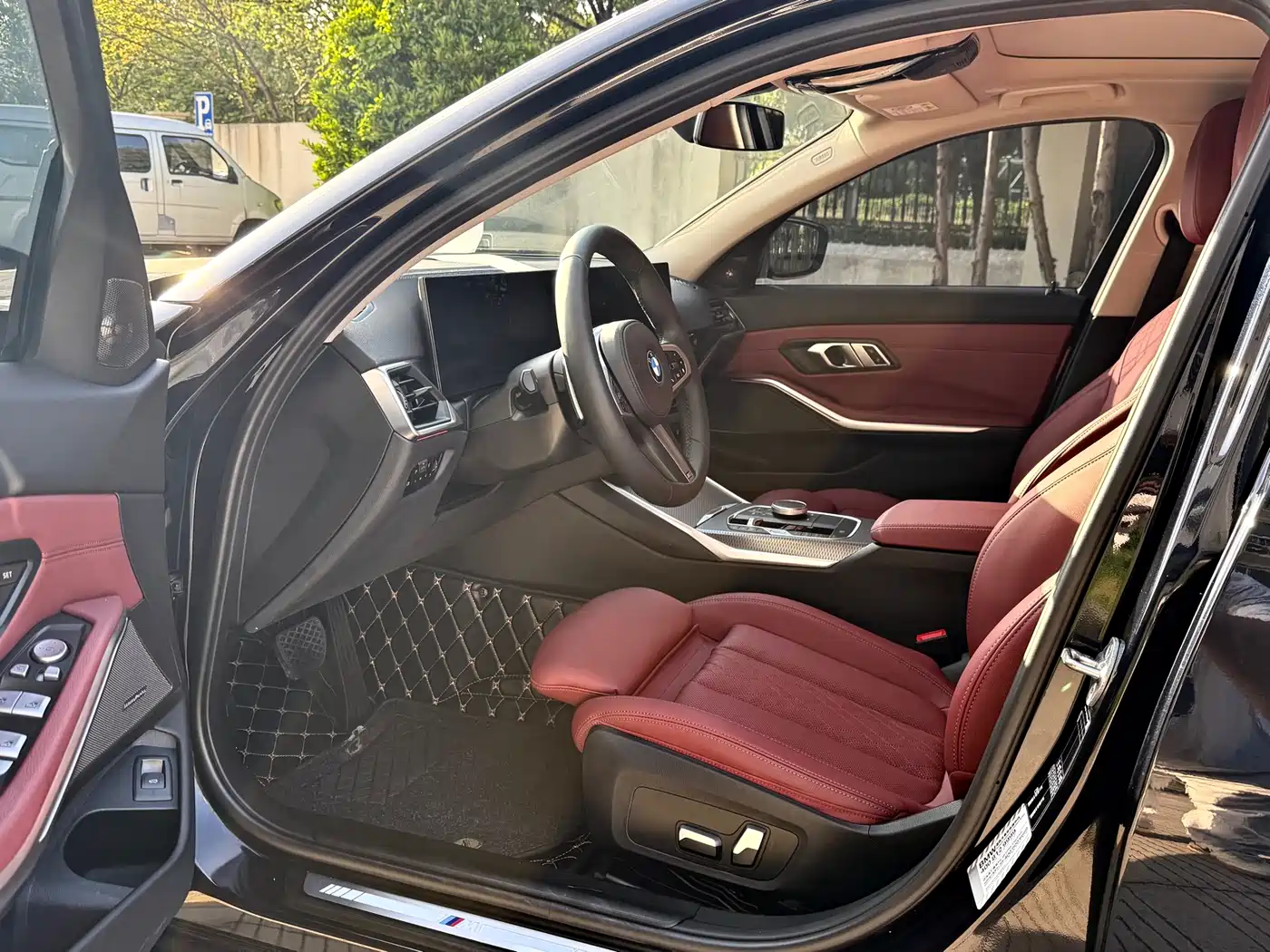 BMW 3 Series 2023 325Li M Sport Black Night Package фото 5