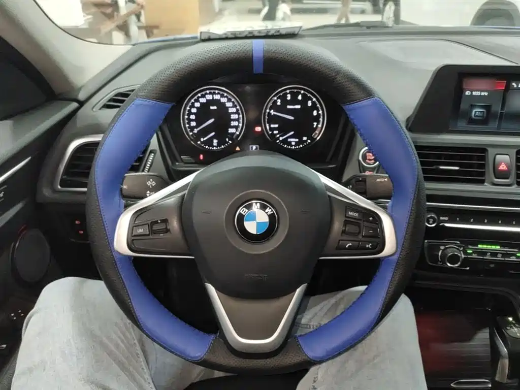 BMW 1 Series 2018 118i Sport Edition фото 11