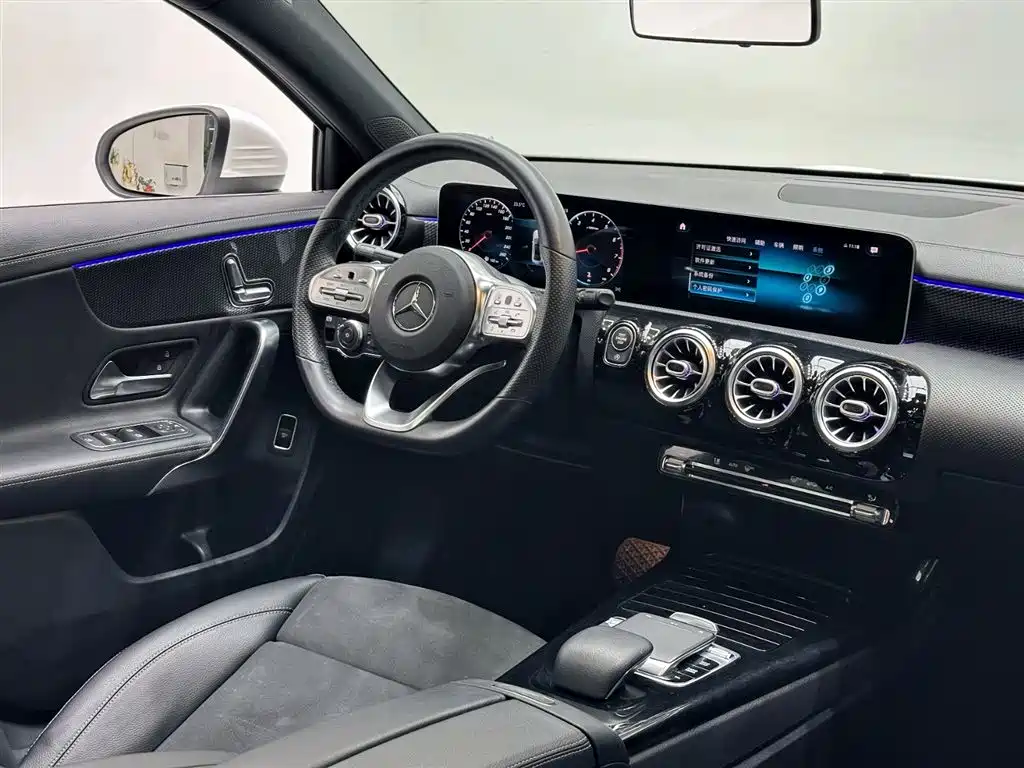 Mercedes-Benz A-Class 2019 A 200 L Sport Sedan фото 13