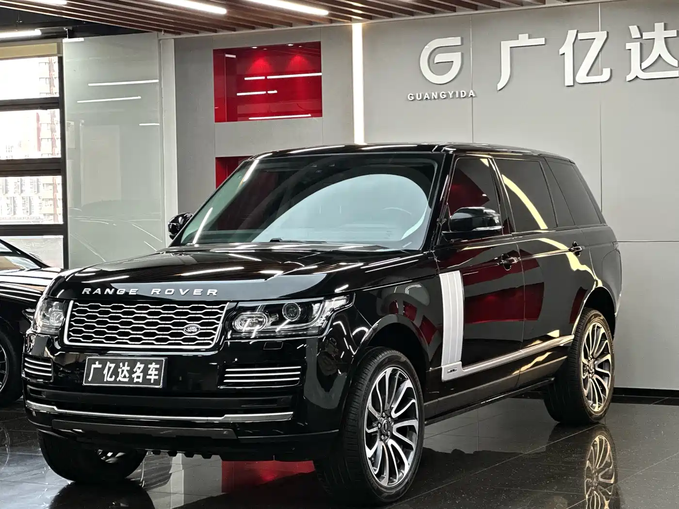 Land Rover Range Rover 2017 3.0 SC V6 Vogue LWB (Long Wheelbase)