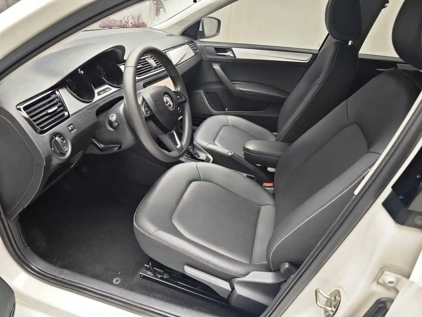Škoda Rapid 2022 1.5L Automatic Comfort Edition фото 4