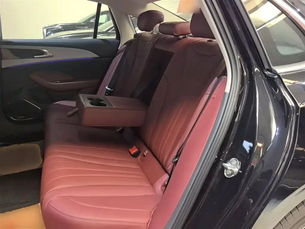 Hongqi H5 PHEV 2025 170 Super Hybrid Edition фото 17