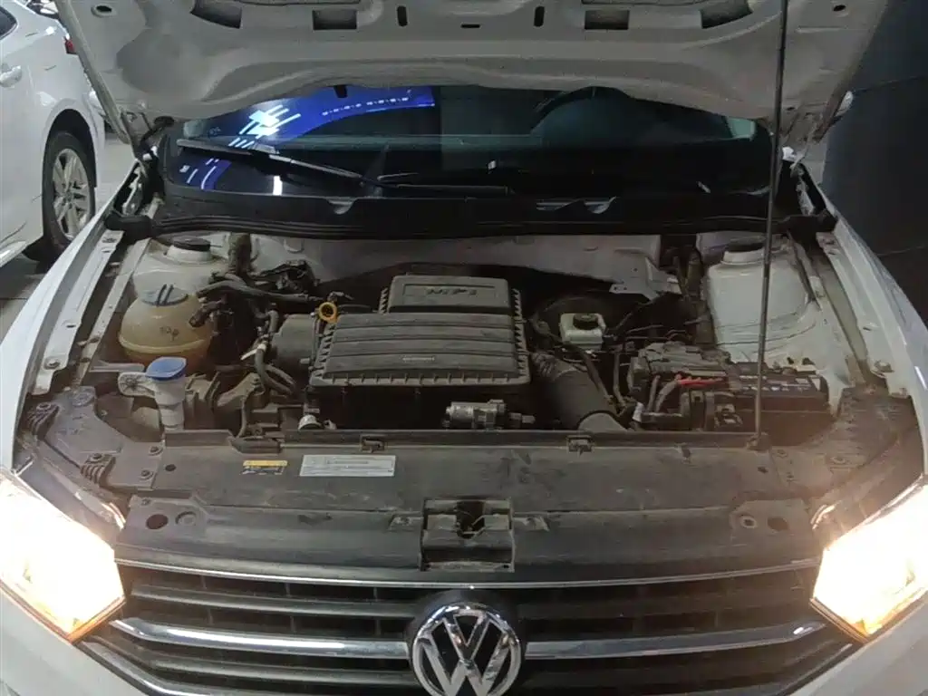 VOLKSWAGEN BORA