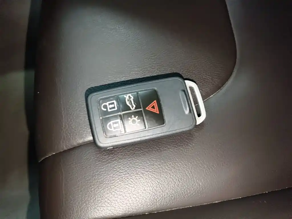 Фото 9 - Volvo V40
