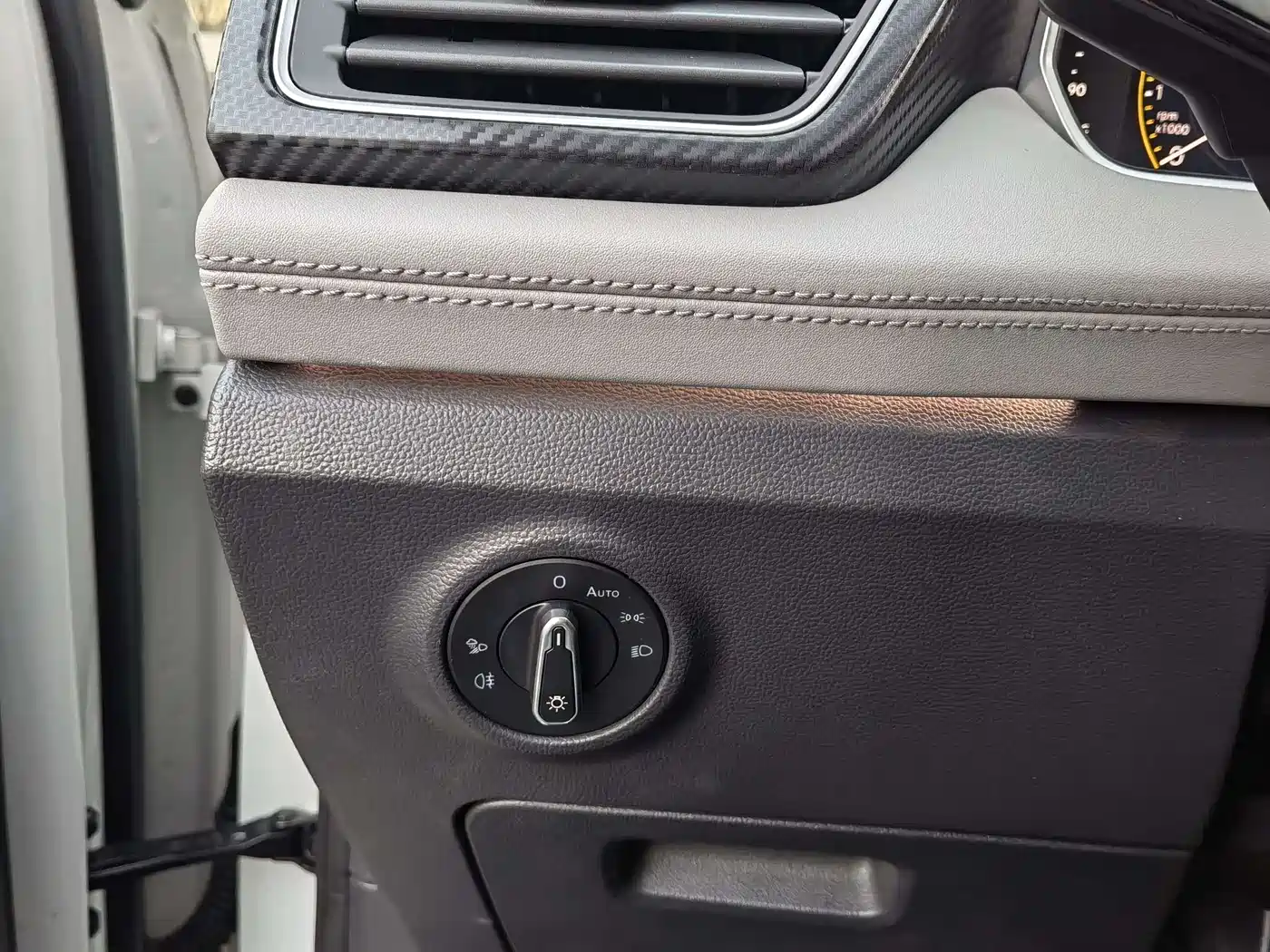 Volkswagen Tayron 2023 300TSI 2WD Luxury Plus Advanced Edition фото 15