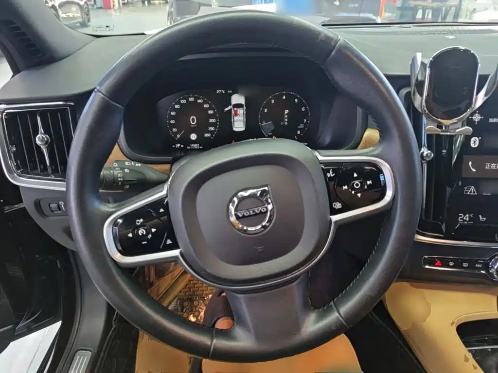 Фото 11 - Volvo S90