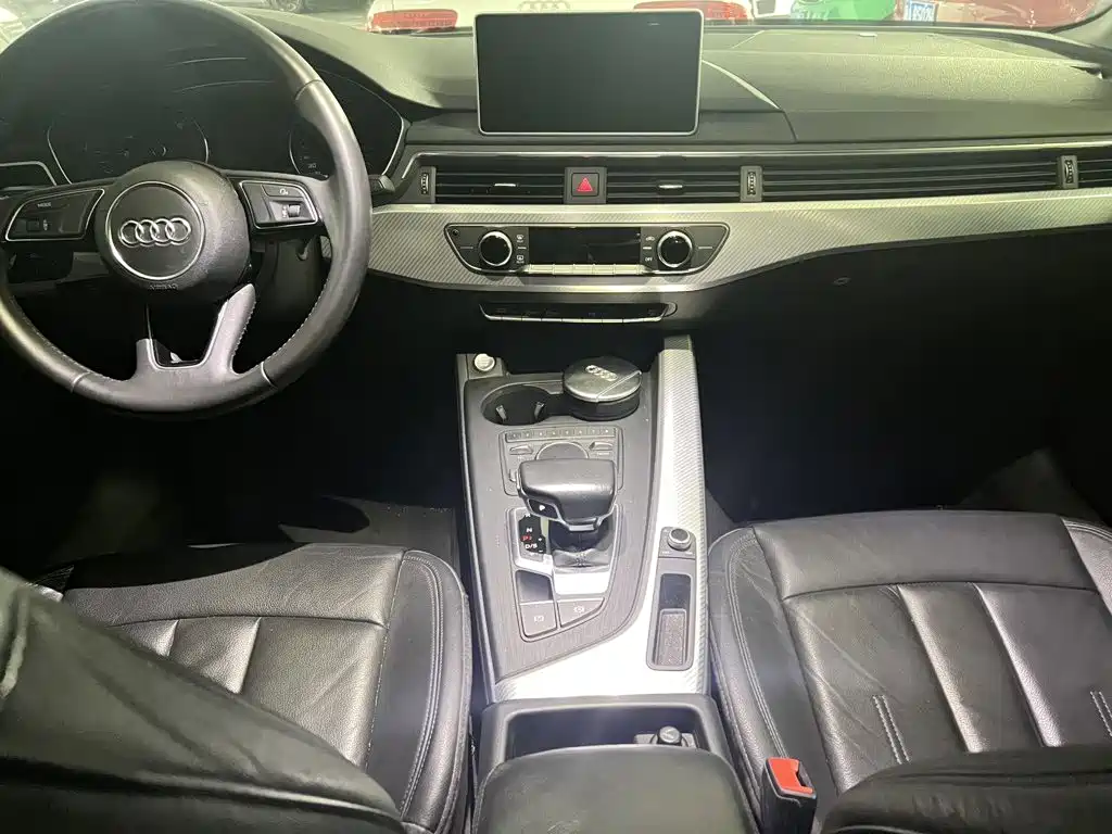 Фото 6 - Audi A4L