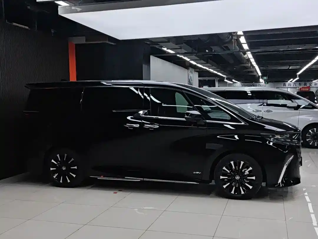 Toyota Alphard 2024 Hybrid 2.5L Ultimate Enjoyment Edition фото 11