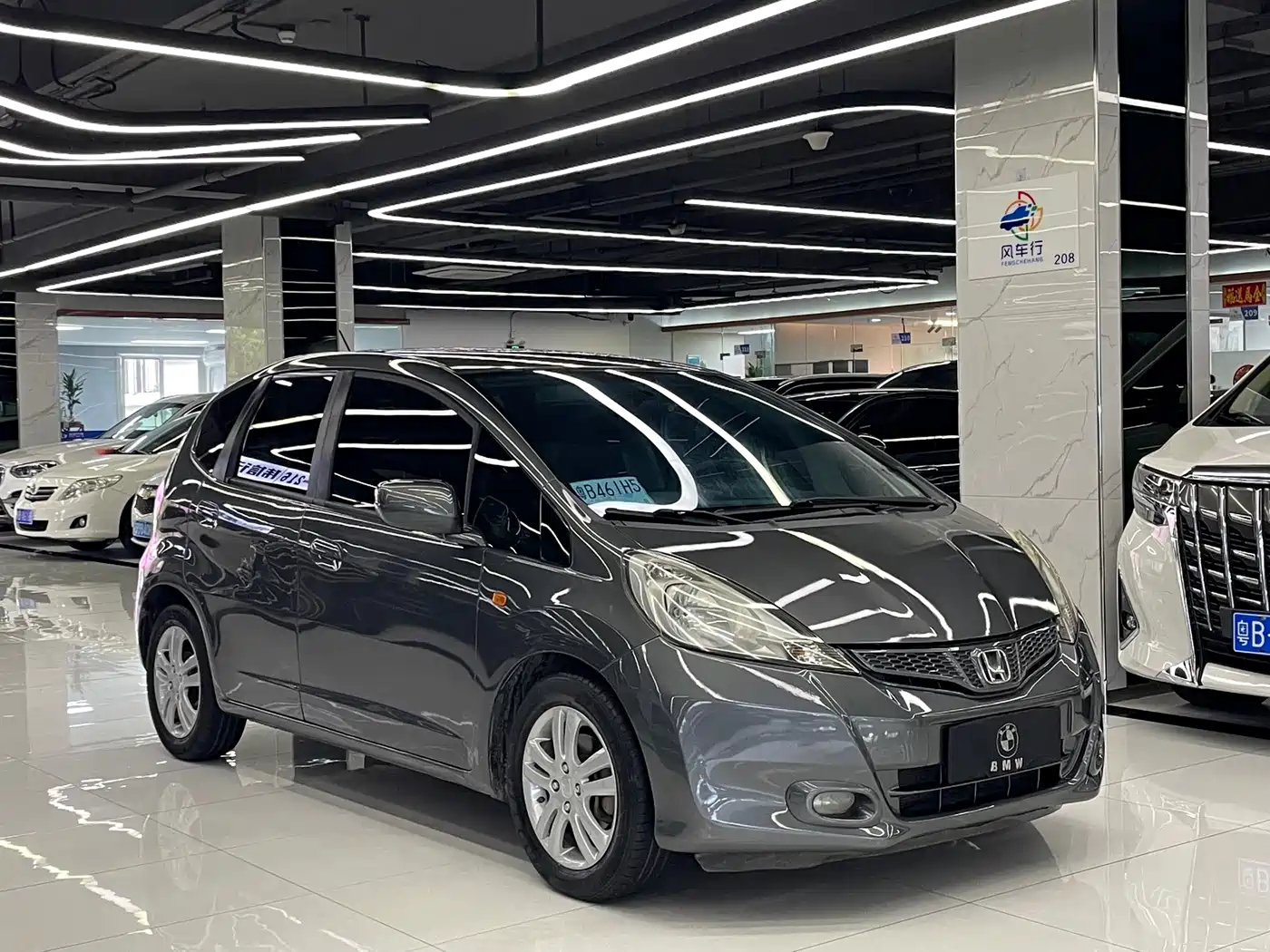 Honda Fit 2011 1.3L Automatic Comfort фото 2