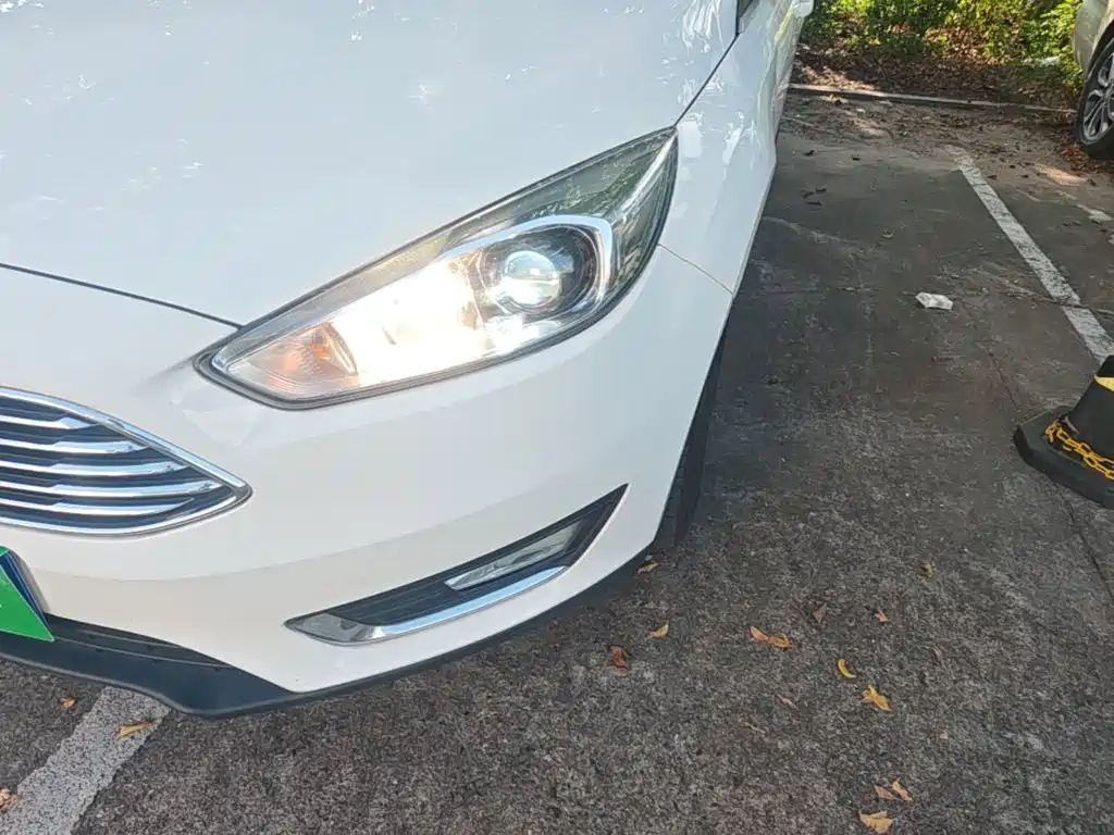 Фото 24 - Ford Focus
