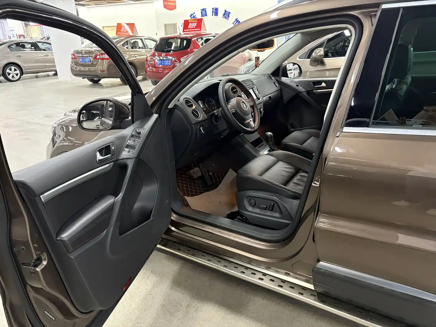 Volkswagen Tiguan 2015 2.0TSI Comfort Edition фото 6