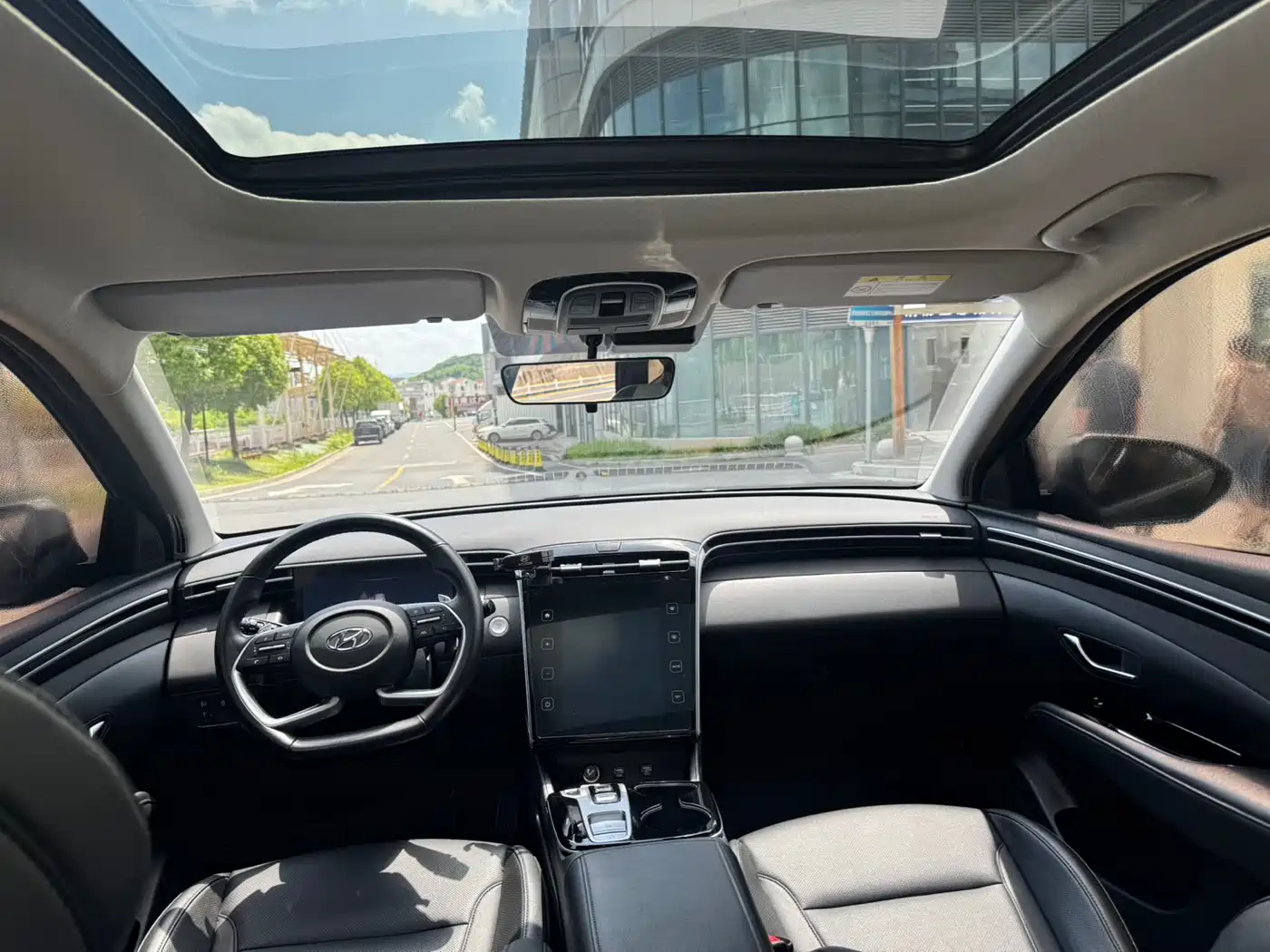 Hyundai Tucson 2023 Tucson L 1.5T Automatic 2WD LUX Premium Edition фото 13