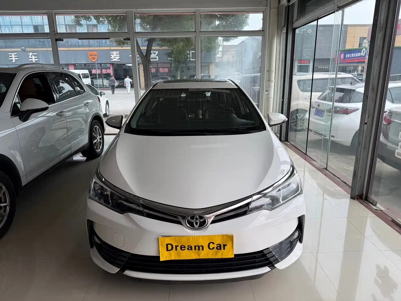 Фото 2 - Toyota Corolla