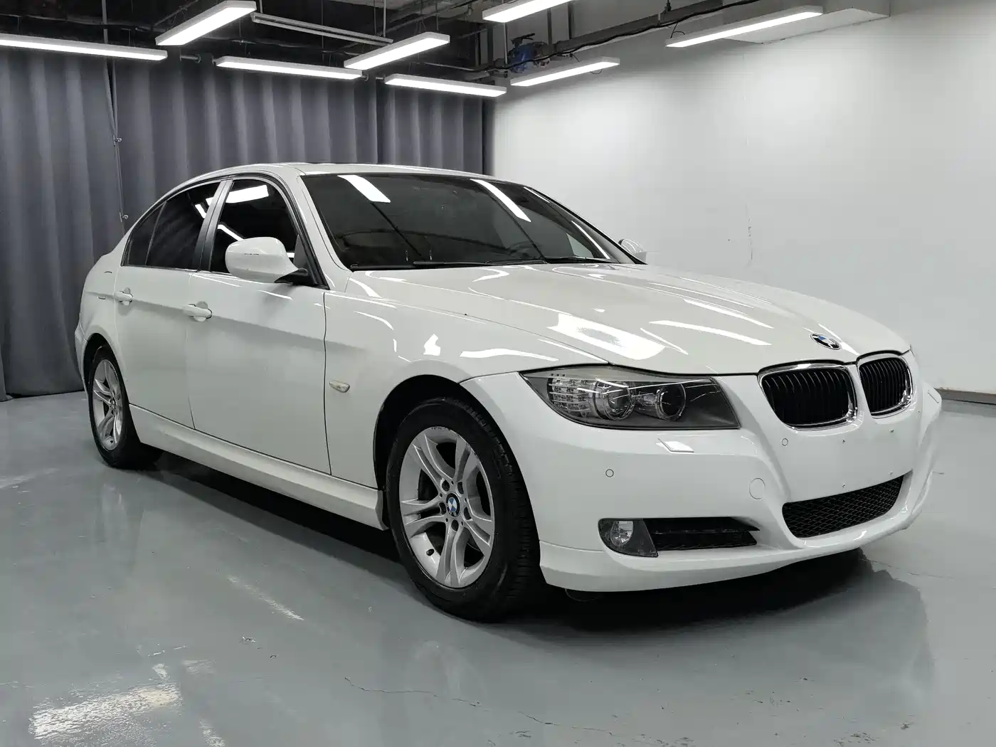 BMW 3 Series (Import) 2010 320i Luxury фото 3