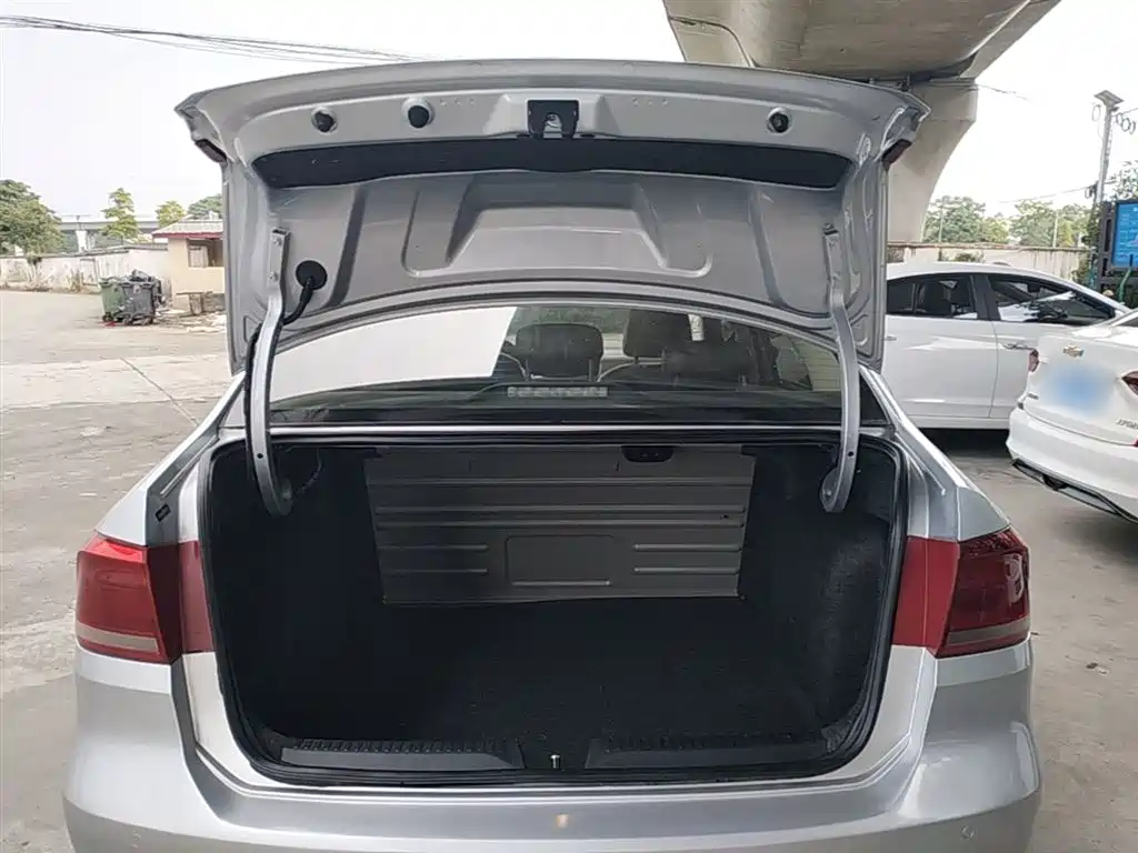 Volkswagen Santana 2015 1.4L Manual Comfort Edition фото 19