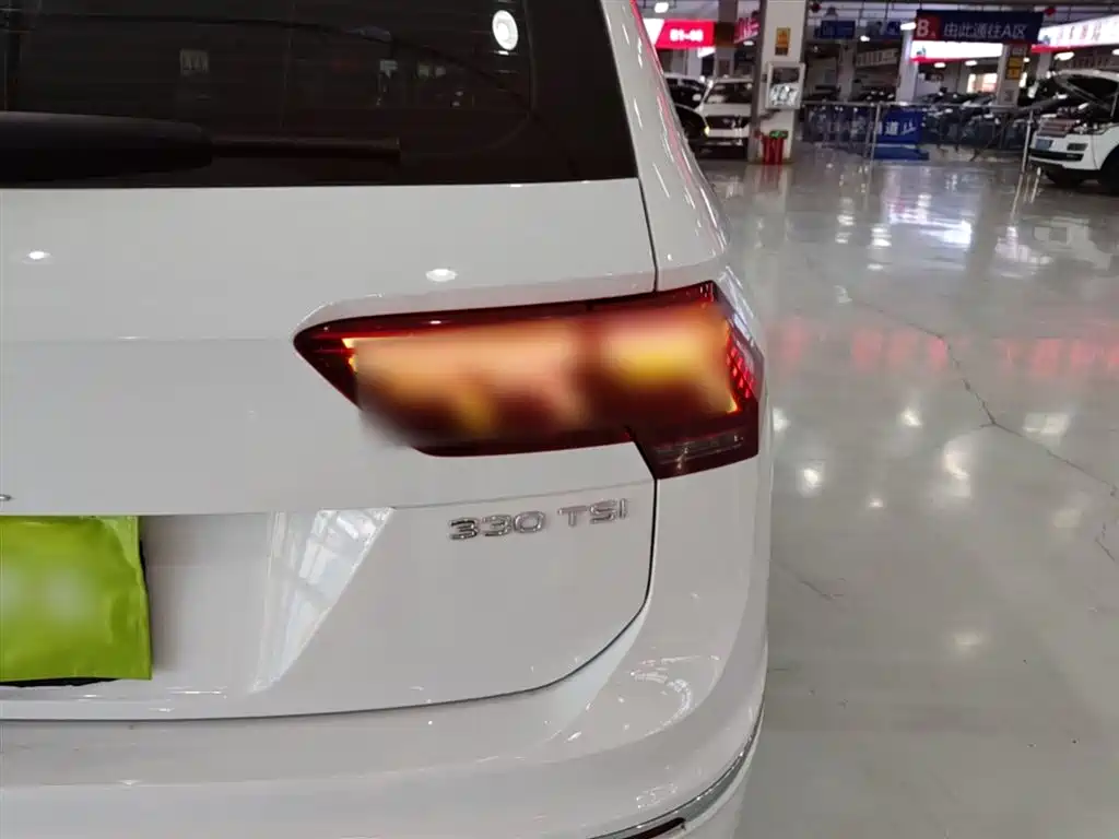 Volkswagen Tiguan L 2022 330TSI Auto 2WD R-Line Premium Edition фото 8