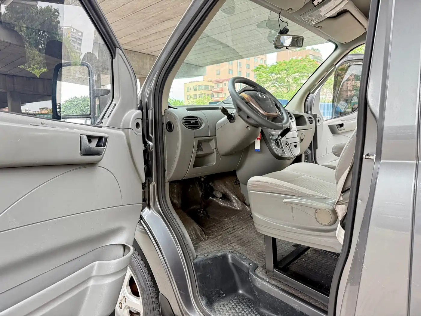 SAIC Maxus Xintu V80 2016 2.5T AMT Aoyun Express China V Long Wheelbase Medium Roof 7-seater фото 14