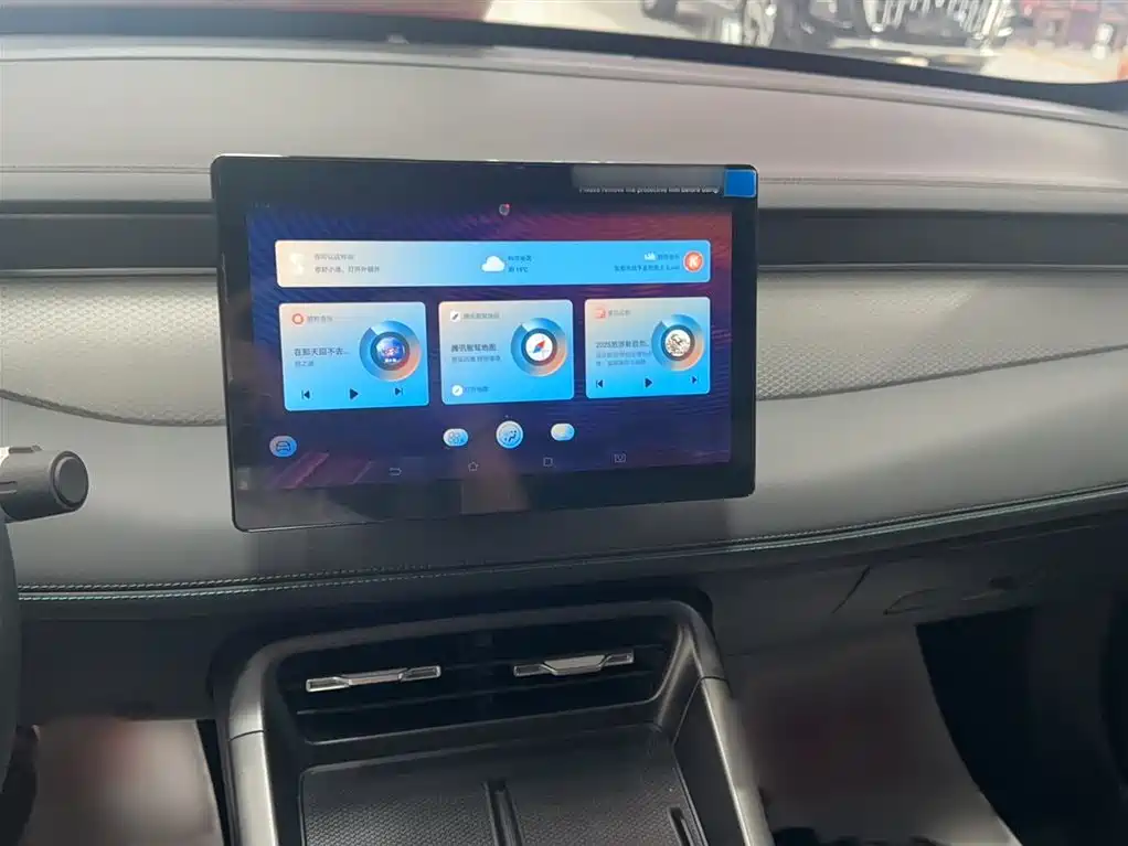 BYD Qin PLUS 2025 DM-i Smart Drive 55KM Leader фото 5
