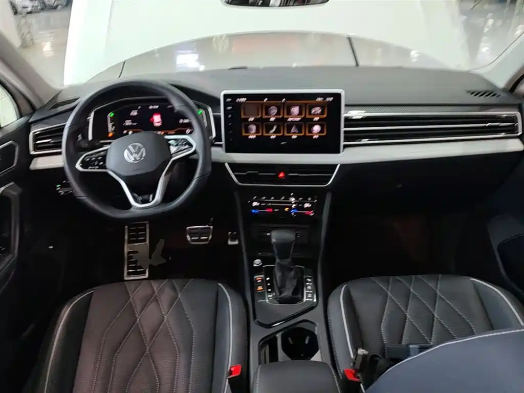 Volkswagen Tiguan L 2022 330TSI Auto 2WD R-Line Premium Edition фото 10