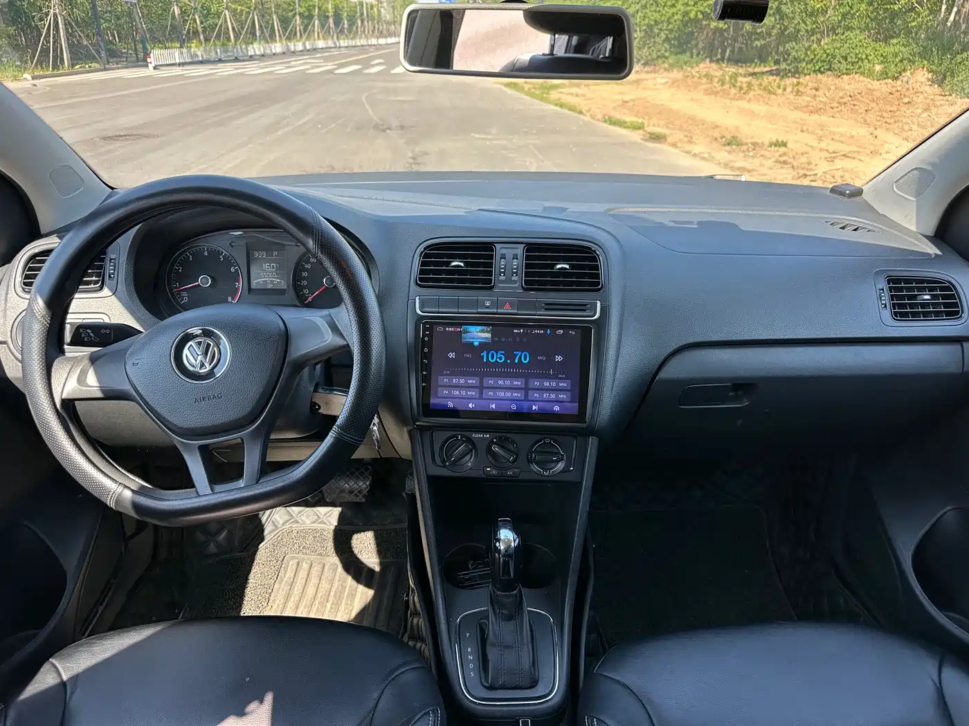 Volkswagen Polo 2016 1.4L Automatic Trend фото 6