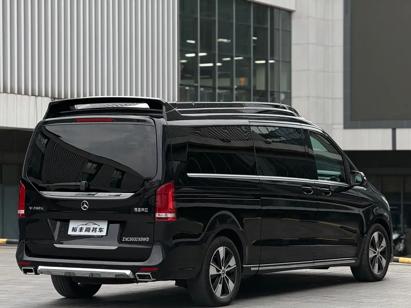 Mercedes-Benz V-Class 2022 V 260 L Long Wheelbase Luxury Edition фото 20